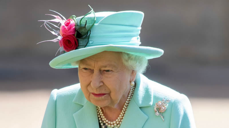  Queen Elizabeth Speaks Out as Barbados Abdicates Her Role as Head of State to Become a Republic