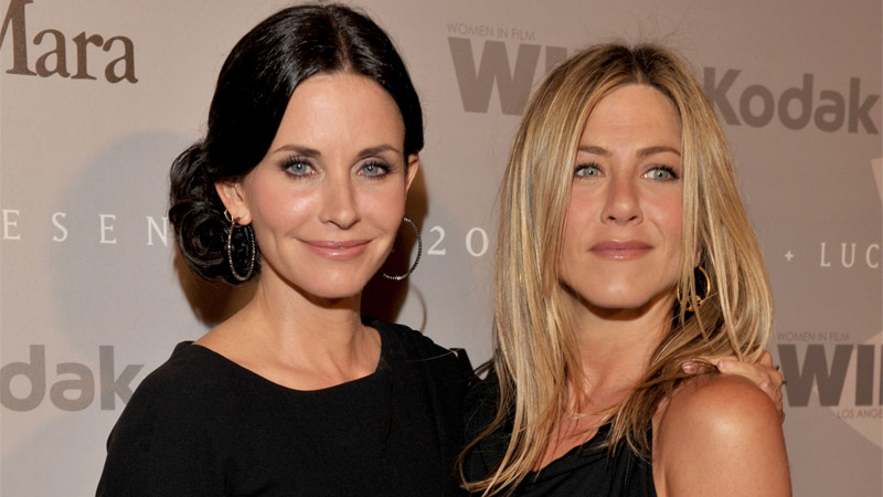  Jennifer Aniston Pays Adorable Tribute To Best Friend Courteney Cox On Her Birthday!