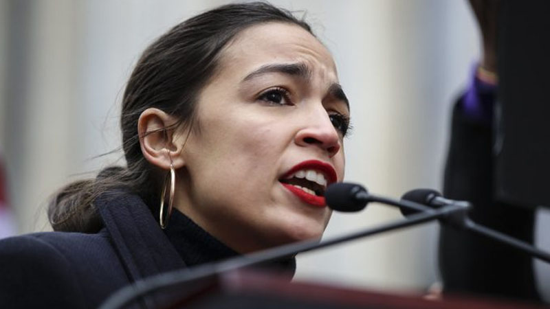  Ocasio-Cortez Criticizes ‘Senior Democrat’ for Resignation to Trump Presidency ‘You Should Absolutely Retire’