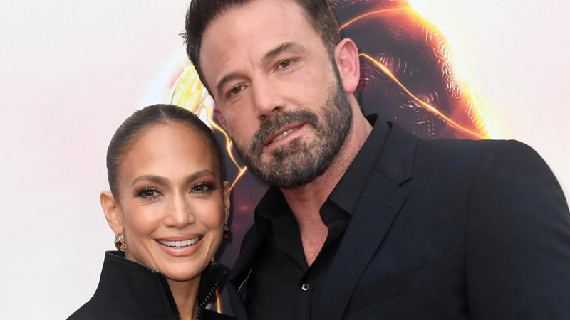  Jennifer Lopez flaunts her Ben Affleck tattoo in new sassy photos