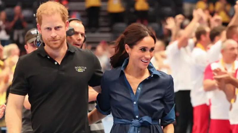  Insider Claims Harry’s Unhappy in ‘California Paradise’ as Meghan’s Promises Fall Short—Struggles to Reconnect with Royal Family