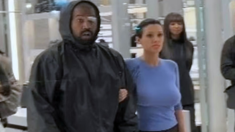  Kanye West Criticized for Going Barefoot in Photo with Wife Bianca Censori