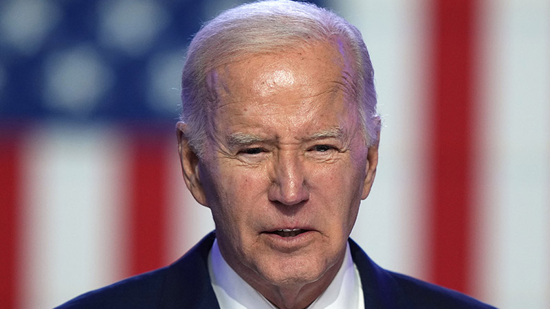  Biden’s Comment to Young Girl Sparks Criticism: “No serious guys until you’re 30. God loves you”