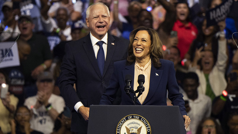  Thousands Line Up for Kamala Harris and Tim Walz Rally in Eau Claire, Wisconsin